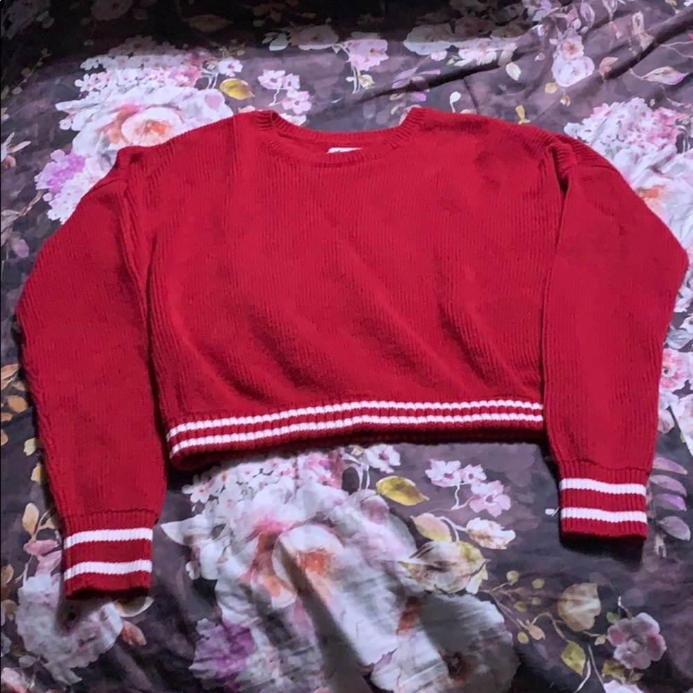 Red crop sweatshirt